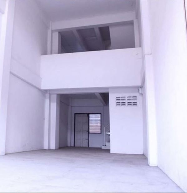 ขาย ตึกเเถว 2 ชั้นมีชั้นลอย 18 ตร.วา ห้องโล่ง อ.บางไทร จ.พระนครศรีอยุธยา